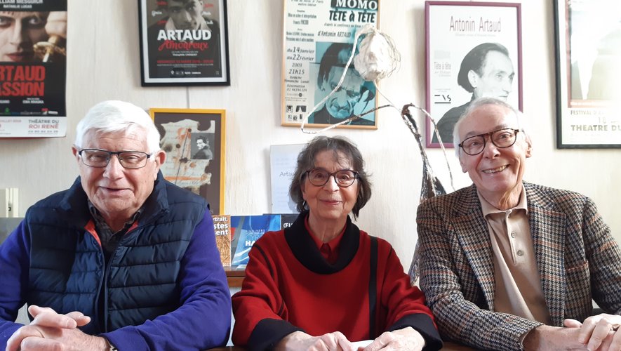 Guy Drillin et Jean Terral, autour de la présidente Mireille Larrouy, ravis de relancer  le mois Artaud.