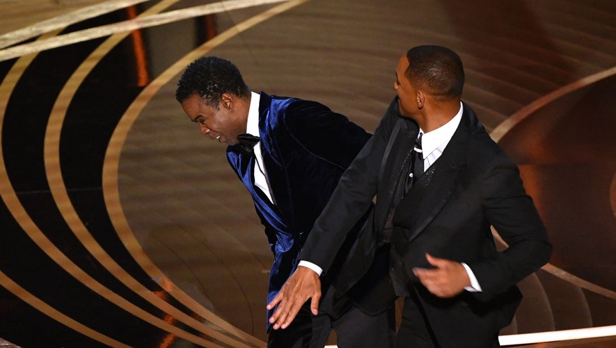 Will Smith a giflé Chris Rock sur scène après que ce dernier a fait une blague sur l'alopécie de Jada Pinkett Smith, lors de la 94e cérémonie des Oscars, le dimanche 27 mars 2022.