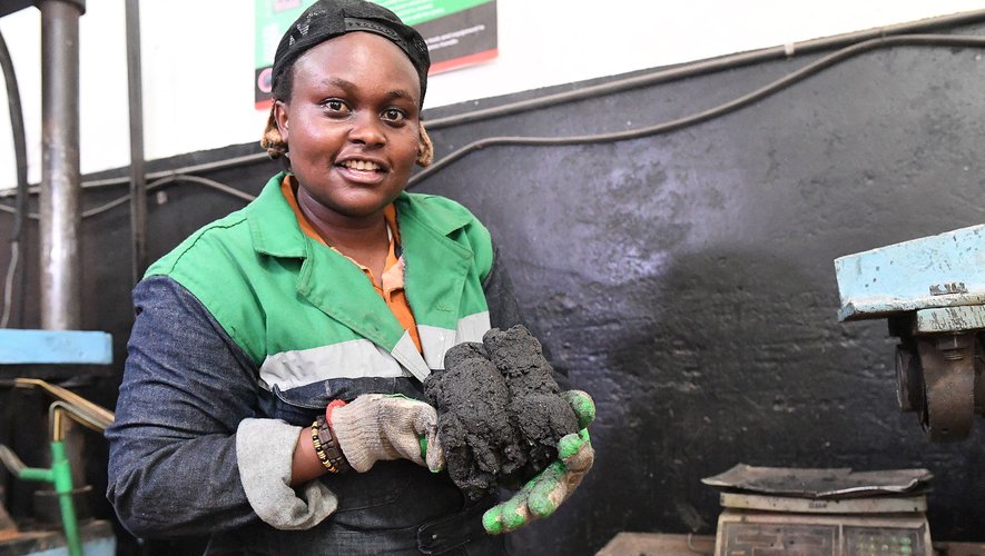 La start-up de Nzambi Matee recycle des tonnes de plastiques, voués à engorger les décharges de Nairobi.
