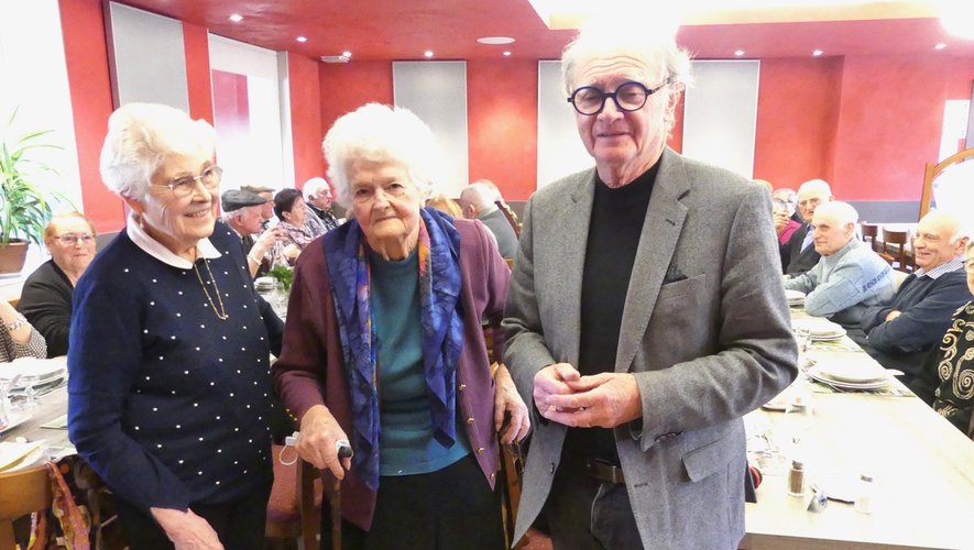 Berhe Bure; nouvelle centenaire, au côté du maire et de Mme Duter.