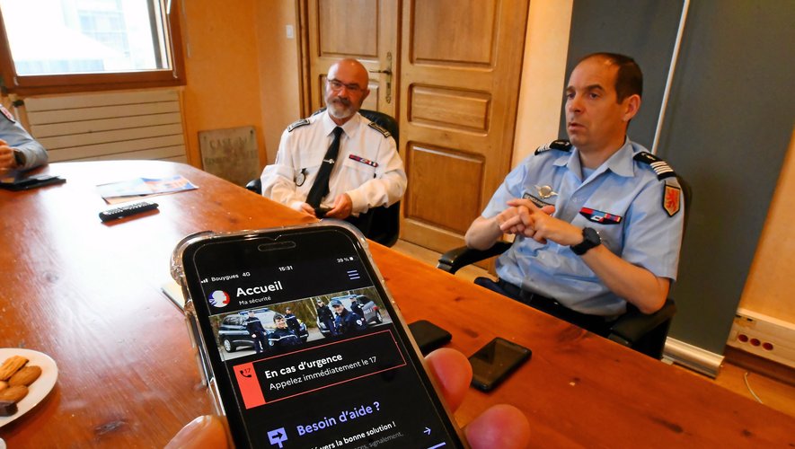 Le commissaire Jézéquel et le colonel Fagard, "patrons" de la police et de la gendrmerie en Aveyron : " Il est important que la population s'approprie l'application "ma sécurité""