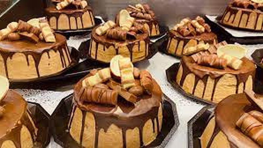 Auchan a décidé de rappeler mardi 12 avril des gâteaux fabriqués dans ses magasins. Baptisés « Layer cakes », les produits avaient été décorés avec des Chocobons et des Kinder surprise.