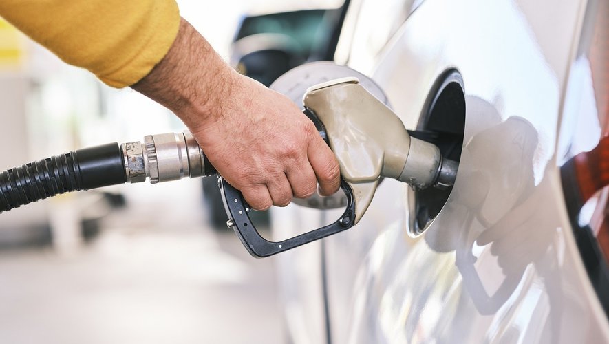 Les prix du carburant continuent leur baisse, notamment en Aveyron.