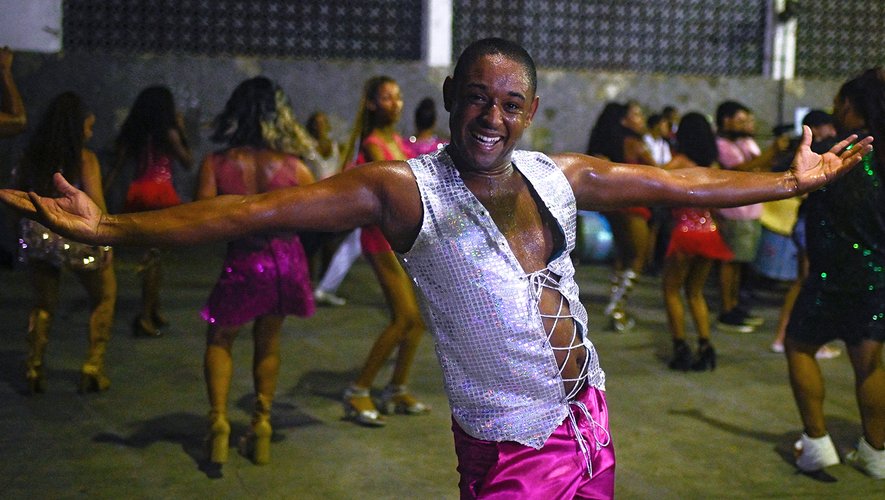 "Bangay", la toute première école de samba LGBT de la ville, va participer au prochain Carnaval de Rio.