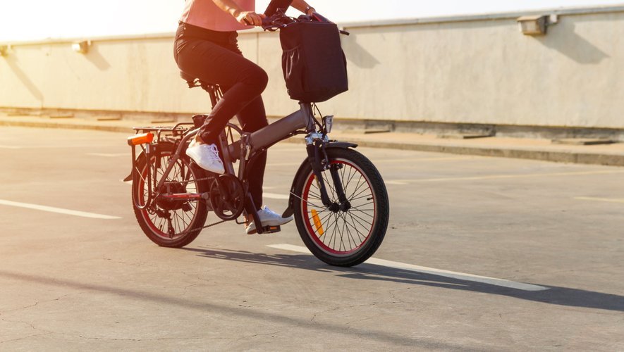 L'État du Colorado promeut la pratique du cyclisme et incite à acheter des vélos électriques.