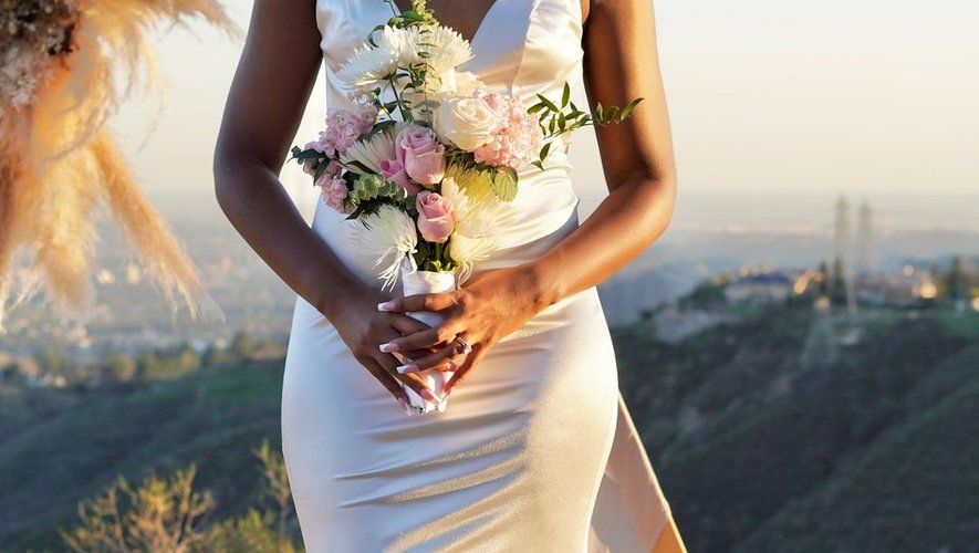 Kiara Brokenbrough (@kiarabrk) a dévoilé sa robe de mariée à 47 dollars sur son compte Instagram.