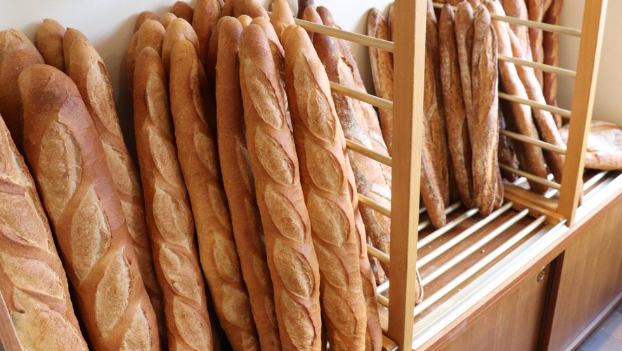 D'après Dominique Anract, président de la Confédération nationale de la boulangerie-pâtisserie française, le prix moyen d'une baguette est aujourd'hui de 90 centimes.