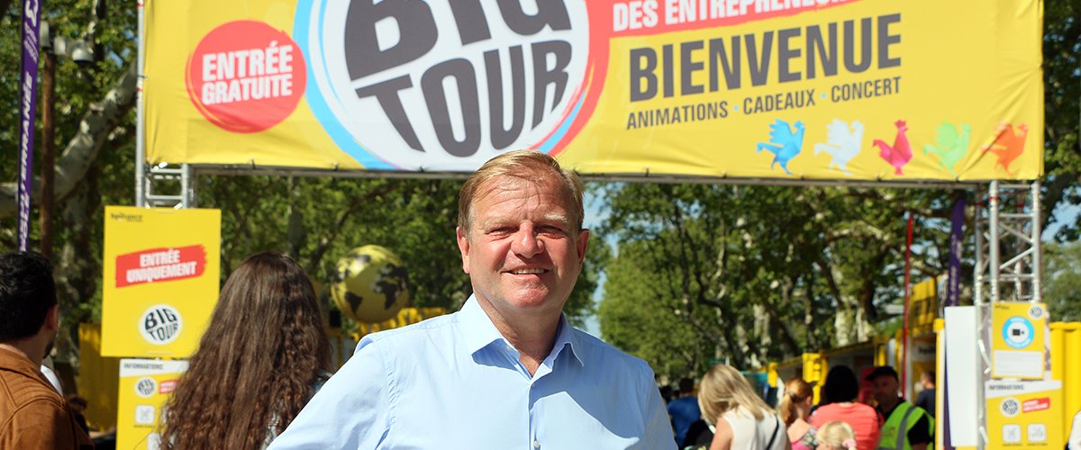 Patrice Bégay, Directeur exécutif de Bpifrance en charge de la communication, devant le village de l’emploi et de l’innovation de cette 4e étape montpelliéraine du Big Tour 2022.