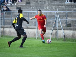 Football : Hatim Far voit triple et porte Rodez II