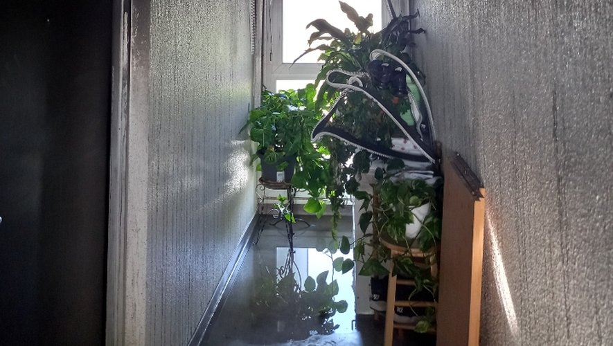 L'appartement est calciné et inondé.