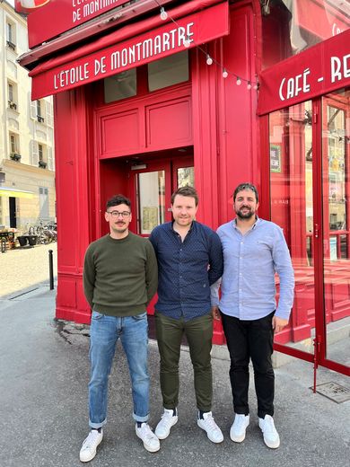 Jeoffrey Bony, Vincent Laborie et Richard Recoules, le nouveau trio qui ouvre dès lundi l’Étoile de Montmartre, bistro rétro au bas de la Butte.	@RR