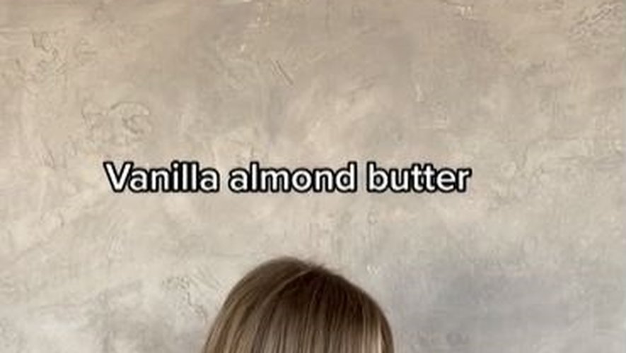 Le blond "vanilla almund butter" serait la coloration de l'été, selon les utilisateurs de TikTok.