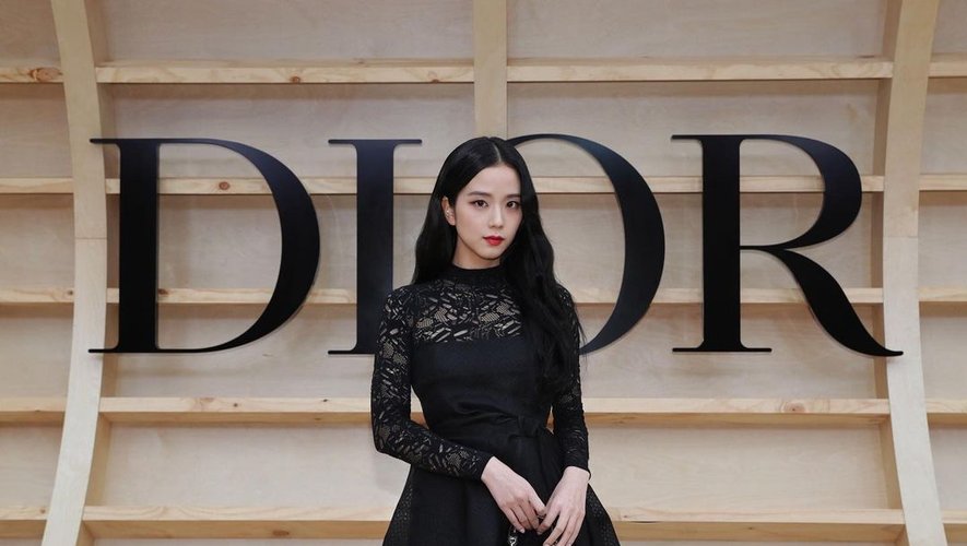 Jisoo était au centre de la toute première campagne de Dior Beauty sur WhatsApp.