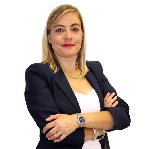Julia Plane, conseillère régionale de 38 ans, candidate en Aveyron pour la députation.