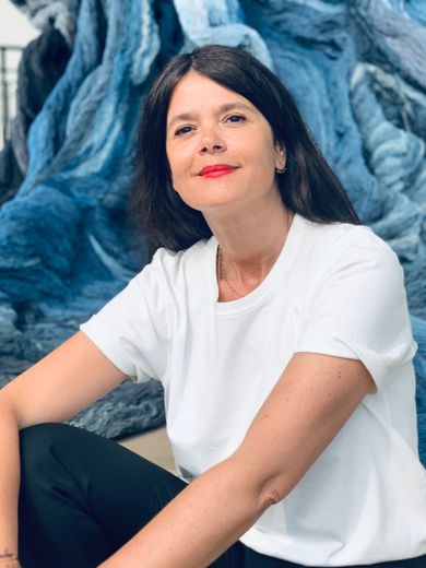 Après avoir longtemps vécu et travaillé à Paris, la Ruthénoise Sophie Loubière a créé Brandlight en juin 2021 à Biarritz.