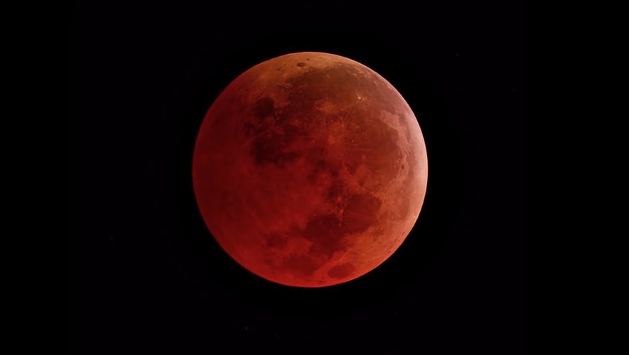 Certains ont pu observer une lune de sang ce lundi 16 mai 2022, lors de l'éclipse solaire dont le monde a été témoin.