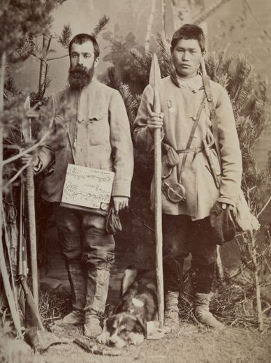 Joseph Martin avec un guide local (19e siècle). 
