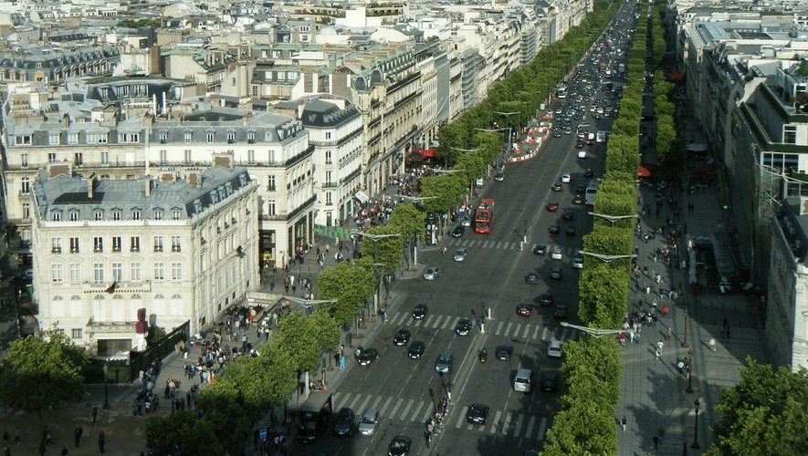 Les Champs-Elysées ont vocation à redevenir ce qu'ils étaient : un lieu de promenade. 