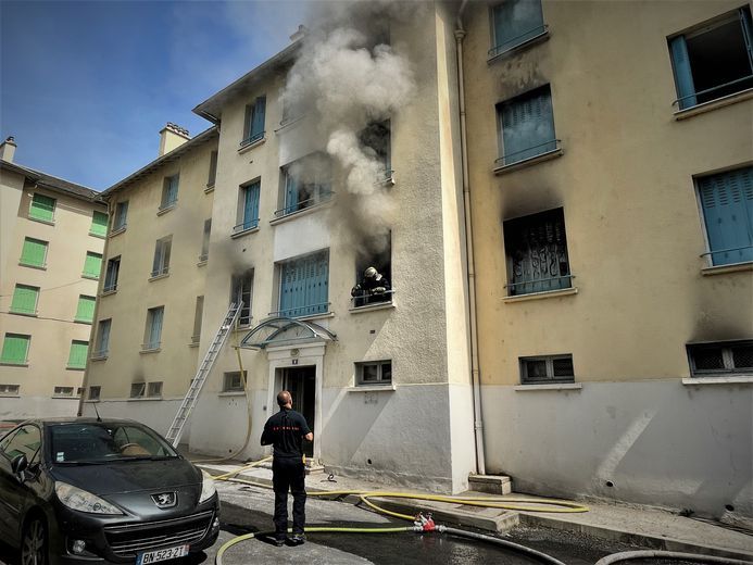 Deux immeubles du quartier Beauregard, à Millau, qui vont être détruits ont servi de décor pour la réalisation des exercices.