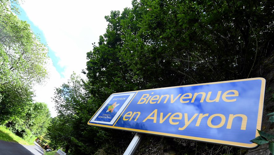 Un panneau à l’entrée de l’Aveyron qui attend la nouvelle signalétique du conseil départemental. Mais la qualité de l’accueil, elle, ne change pas.