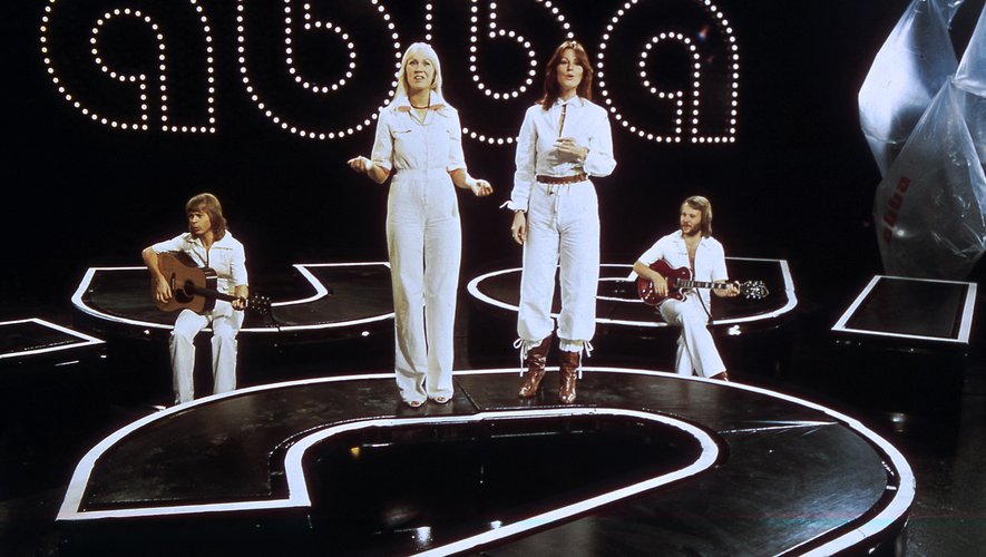 ABBA lance vendredi à Londres une série de concerts d'avatars numériques dernier cri, qui vont "prendre le relais" des quatre septuagénaires du groupe culte suédois.