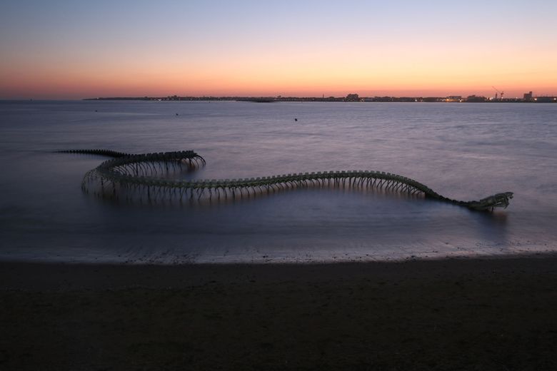 Ce serpent de 130 mètres est une oeuvre installée depuis 2012 en Loire-Atlantique.