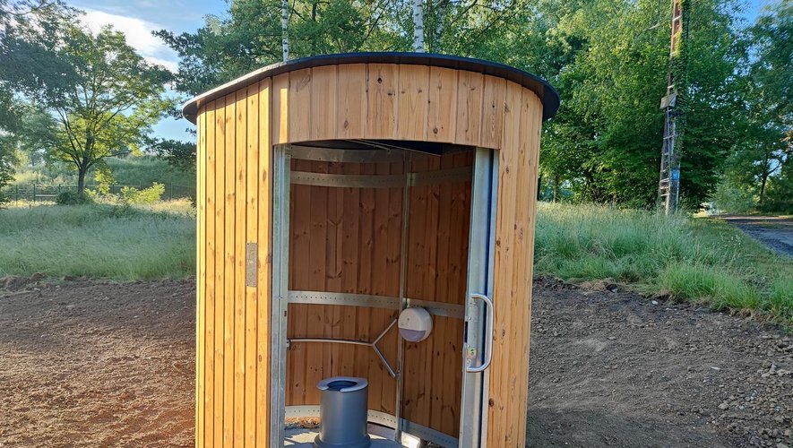 Les nouvelles toilettes sèchesà Viviole, sur les hauteursde Decazeville.