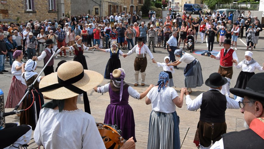 La danse folklorique avec "L'Escoupeto" a permis de remonter le temps.