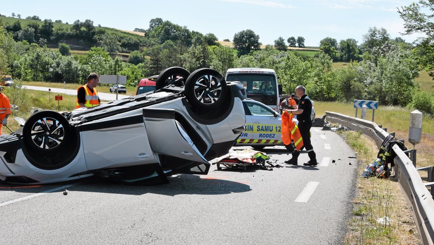 L'accident s'est produit sur la RN88 à mi-chemin entre Gages et Rodez ce lundi en fin de matinée.