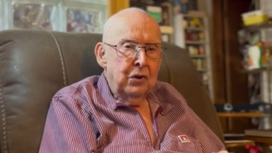 Jake Larson, un Américain de 99 ans, raconte les horreurs de la guerre sur TikTok. Il possède près de 480 000 abonnés.