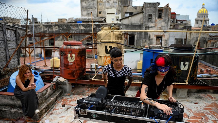 A Cuba, les femmes DJ restent peu nombreuses mais ont trouvé leur public.