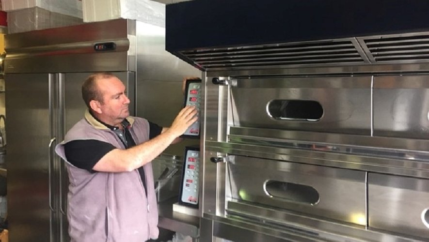 électricien de formation, Thierry Cransac installe du matériel haut de gamme pour les pizzerias dans toute la France.	DR