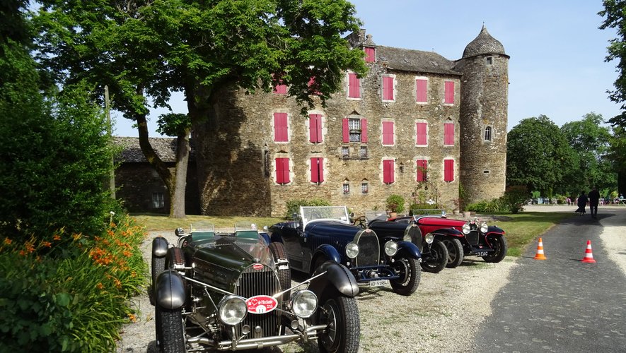 Plus d’une centaine de voitures de légende étaient au château du Bosc.