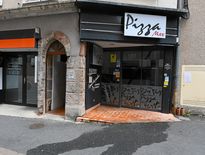 L'attaque a eu lieu lundi soir, à Rodez. Le gérant de la pizzeria a été sérieusement blessé.
