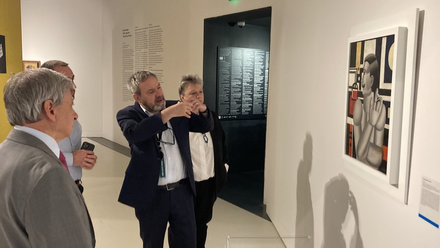 Etienne Guyot, le préfet de Région (au premier plan) a visité l'exposition Fernand Léger en compagnie du conservateur du musée, Benoît Decron.