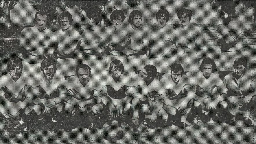 Séverin Corp, fondateur du club (3e en bas en partant de la gauche) et l’entraîneur-joueur Claude Chambert (1er debout en partant de la gauche)