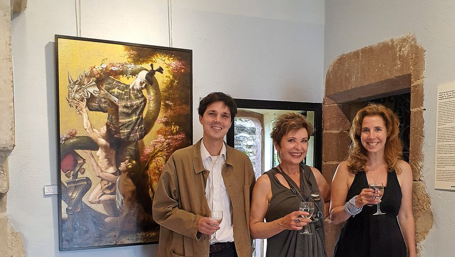 Heidi Leigh au côté d’Heidi Taillefer  et d’Antoine Verdier, deux des artistes qui présentent  leurs œuvres, cet été, au château de Belcastel.