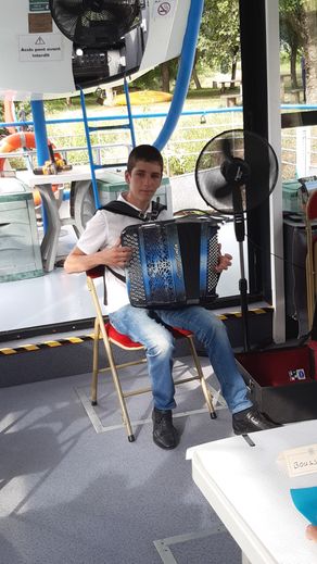 À bord du bateau L’Olt, la croisière "Fête de la Musique" au son de l’accordéon