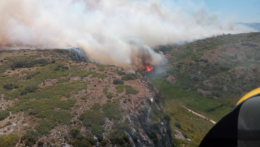 Ce mercredi matin, les feux avaient ravagé 1 100 hectares de végétation.