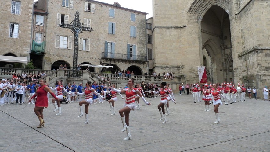Les majorettes de la Vigoneisa et leur groupe musical venus d’Italie ont remporté un grand succès.