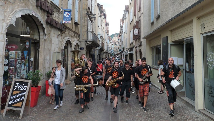 Le Banderra Street Orkestra, collectif de musiciens catalans a mis le feu pendant ces trois jours de festivités.