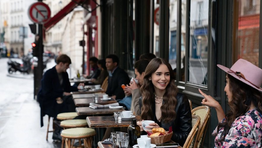 A Paris, les visites guidées par Netflix retraceront les lieux des scènes cultes de la série à succès "Emily in Paris"