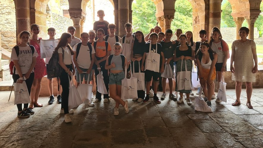 Visite du village et découverte  du cloître ont enthousiasmé les élèves du collège lotois.