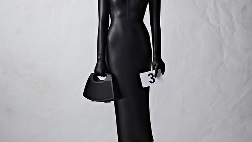 Lors de son dernier défilé haute couture, la maison Balenciaga a présenté un sac-enceinte, le it-bag de la rentrée.