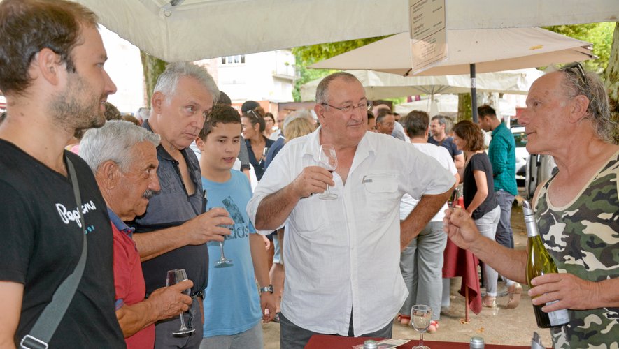 Organisateurs, partenaires et vignerons à Entraygues-sur-Truyère.