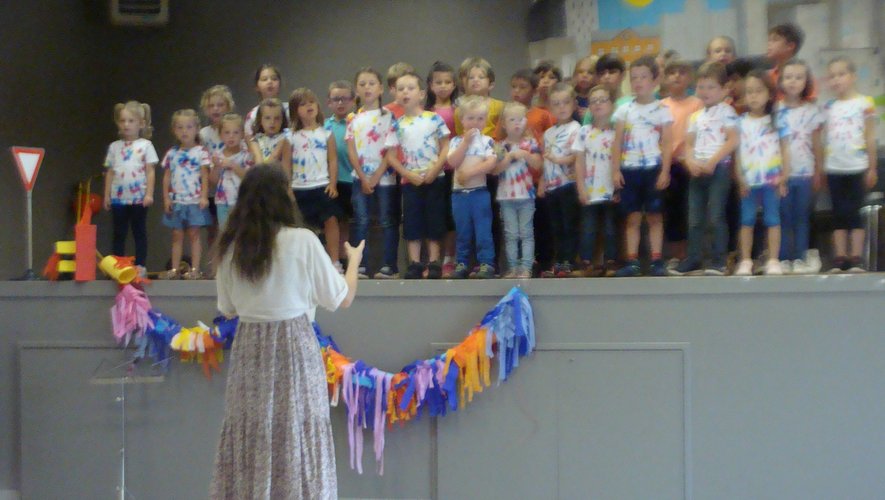 Les enfants ont chanté en y mettant tout leur cœur.