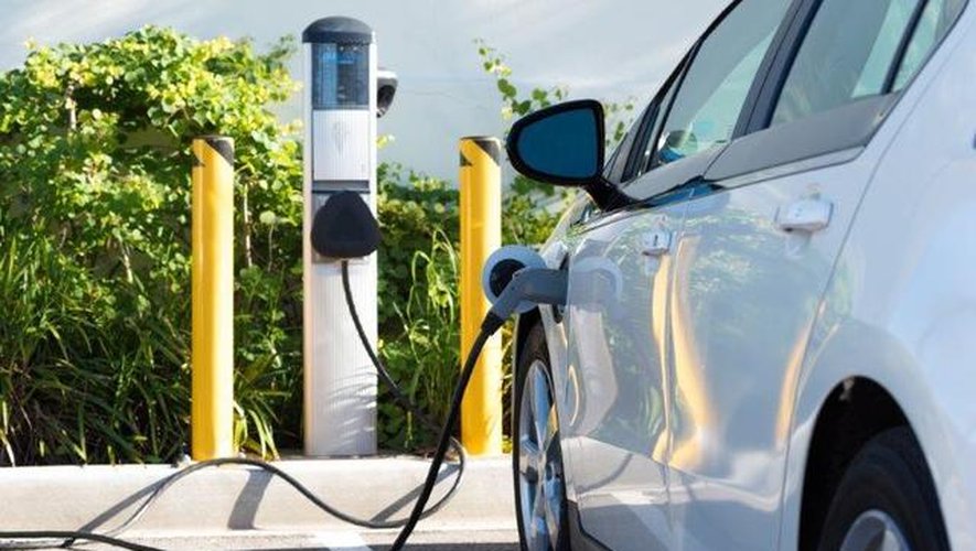 Le coût d’usage d'un véhicule électrique coûte 2 à 3 € aux 100 km en recharge, contre 6 à 8 € pour un véhicule thermique, selon les calculs du ministère de la Transition écologique.