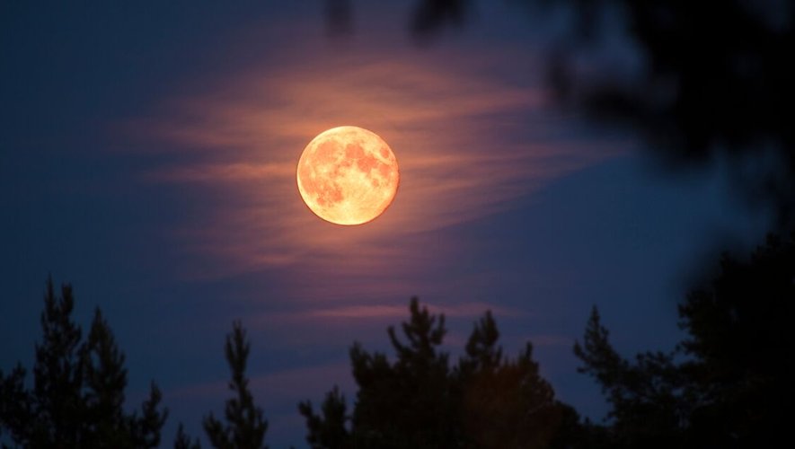 How are you watching “Super Moon” tonight from July 13 to 14?