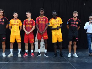 Football : le Raf dévoile ses trois nouveaux maillots