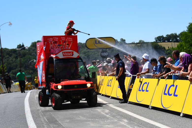 Un moment de fraîcheur apprécié par le public, en 2017, pour faire face à la chaleur en attendant les coureurs.